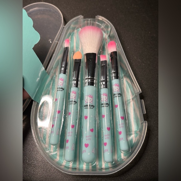 Hello Kitty Blue and Pink Brush Collection - Picture 4 of 4
